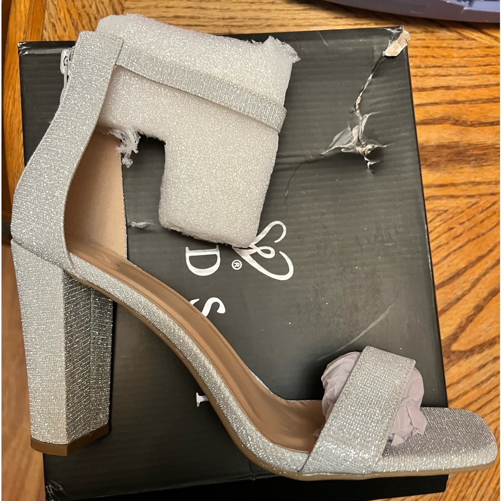 Windsor size 10 sliver sparkle